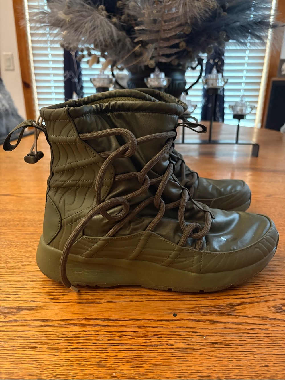 Nike Tanjun Olive Green Boots Size 9 EUC